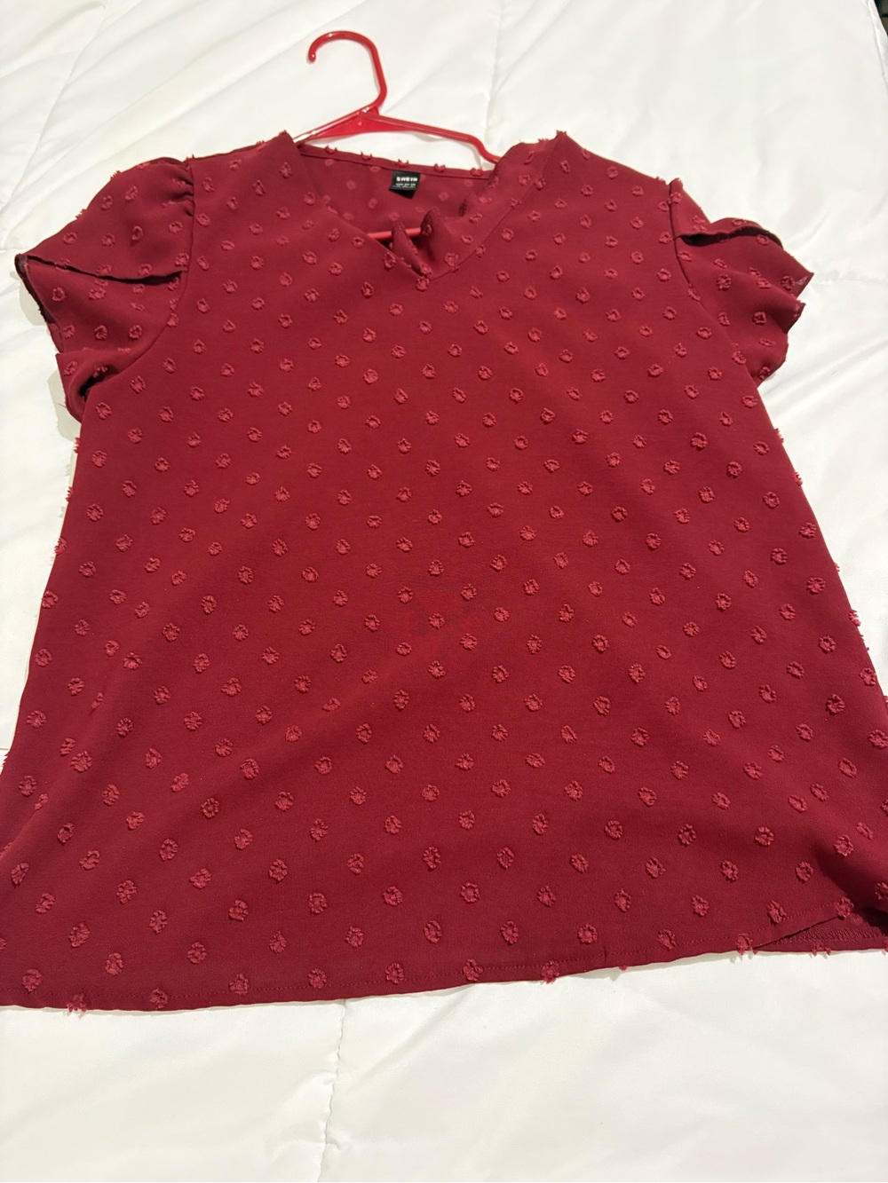 Women’s Red Textured Dot Short Sleeve Top